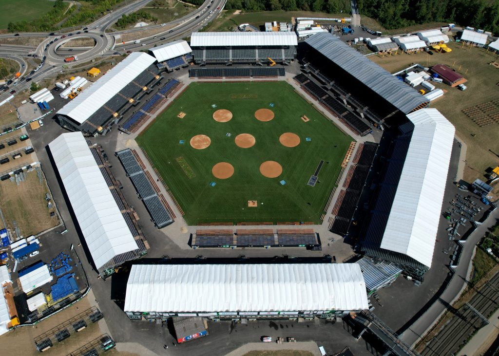 Das größte temporäre Stadion der Welt steht: Die ESAF-Arena von NÜSSLI