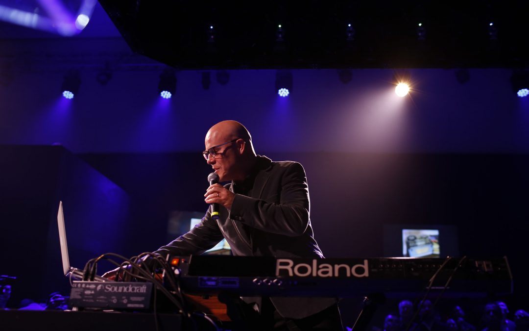 Thomas Dolby performt in der Roland Cloud
