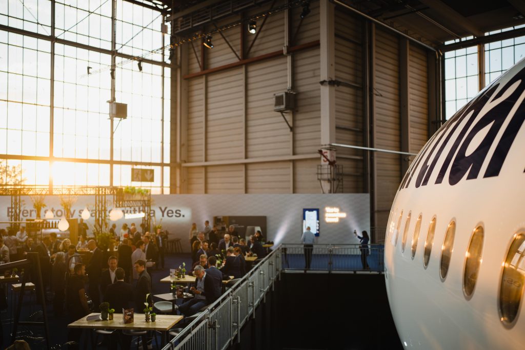 Stargate Group lässt das neue Lufthansa Allegris Flugzeug auf Augenhöhe erleben
